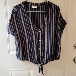 Universal Thread v-neck button up short sleeve